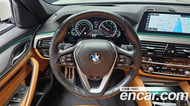BMW 5-Series 2017 thumb 12