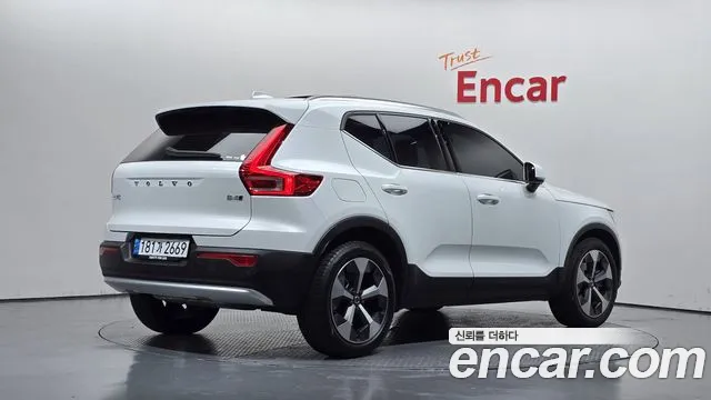 Volvo XC40 2022 thumb 2