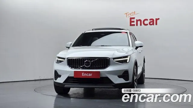 Volvo XC40 2022 thumb 3