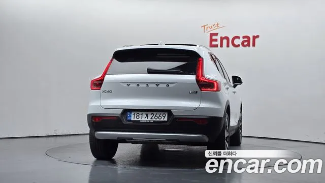 Volvo XC40 2022 thumb 4