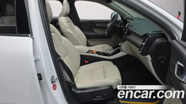 Volvo XC40 2022 thumb 11