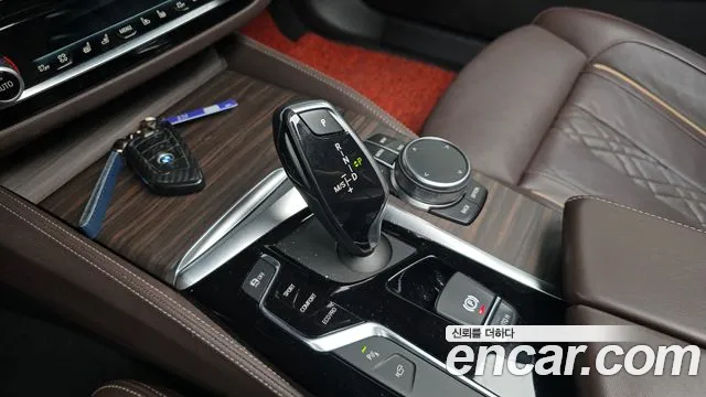 BMW 5-Series 2019 thumb 8