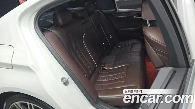 BMW 5-Series 2019 thumb 10
