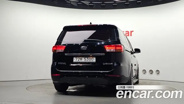 Kia Carnival 2014 thumb 4