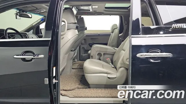 Kia Carnival 2014 thumb 11
