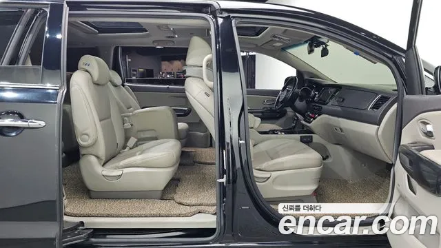 Kia Carnival 2014 thumb 12