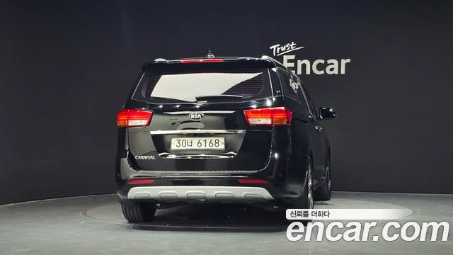 Kia Carnival 2018 thumb 4