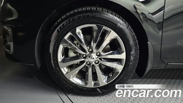 Kia Carnival 2018 thumb 5