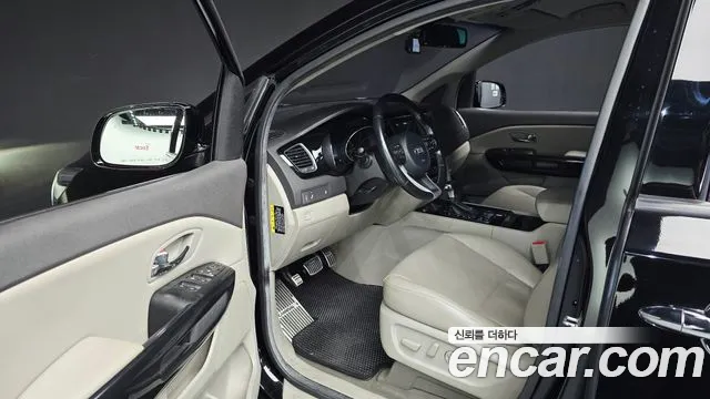 Kia Carnival 2018 thumb 10