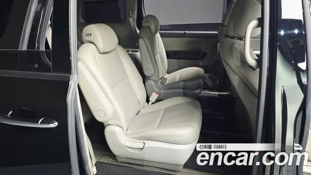 Kia Carnival 2018 thumb 11