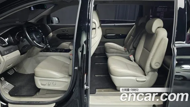 Kia Carnival 2018 thumb 12