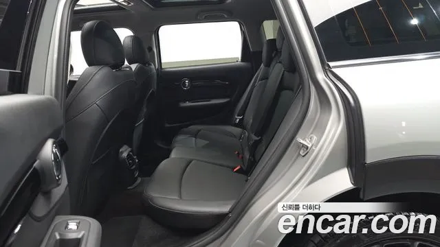 MINI Clubman 2023 thumb 12