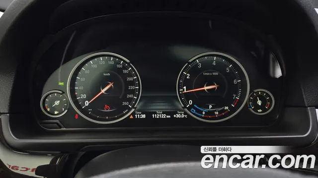 BMW 5-Series 2013 thumb 8