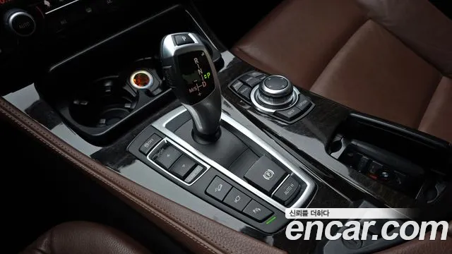BMW 5-Series 2013 thumb 9