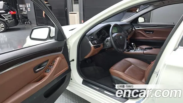 BMW 5-Series 2013 thumb 10