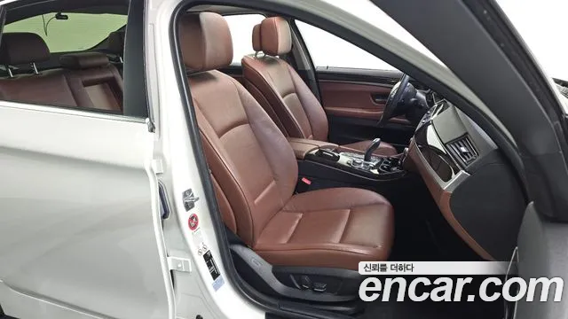 BMW 5-Series 2013 thumb 12