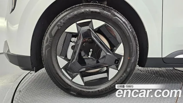Kia Carnival 2024 thumb 5