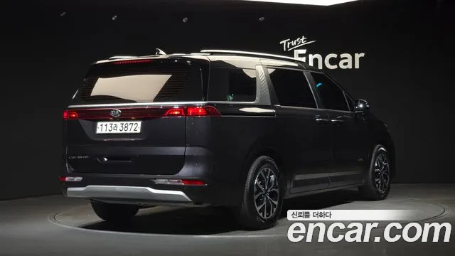 Kia Carnival 2021 thumb 2