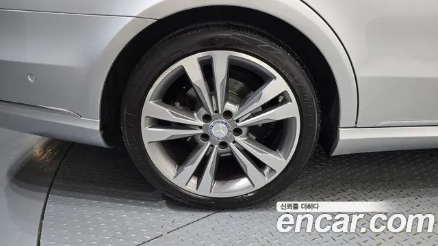 Mercedes-Benz E-Класс 2014 thumb 5