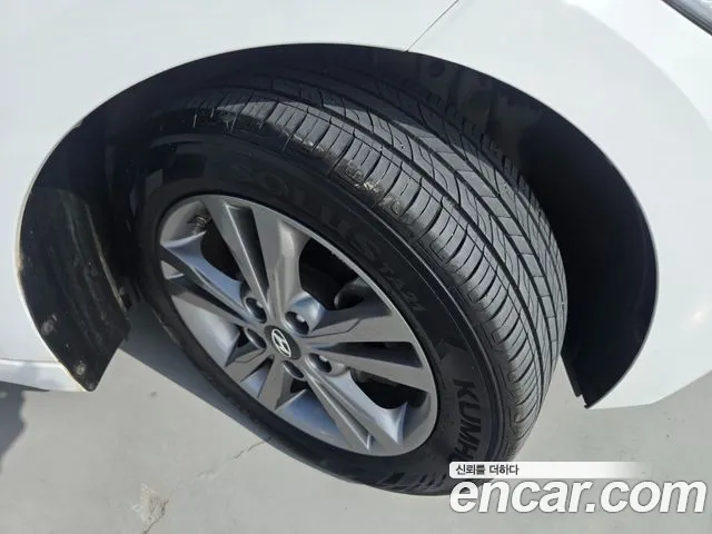 Hyundai Avante 2016 thumb 8