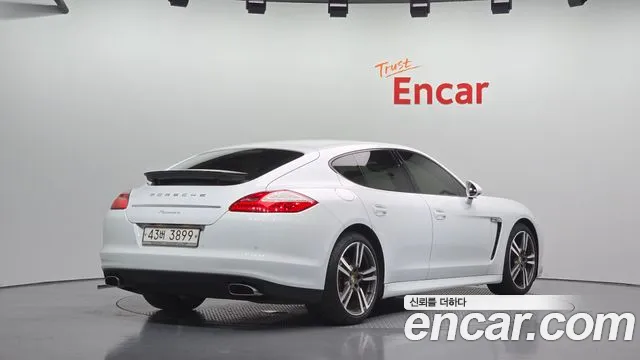 Porsche Panamera 2012 thumb 2