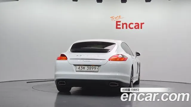 Porsche Panamera 2012 thumb 4
