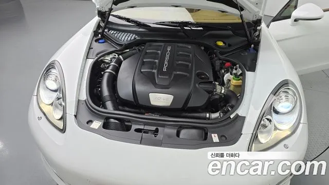 Porsche Panamera 2012 thumb 6