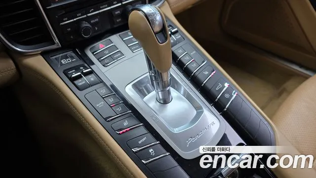 Porsche Panamera 2012 thumb 9