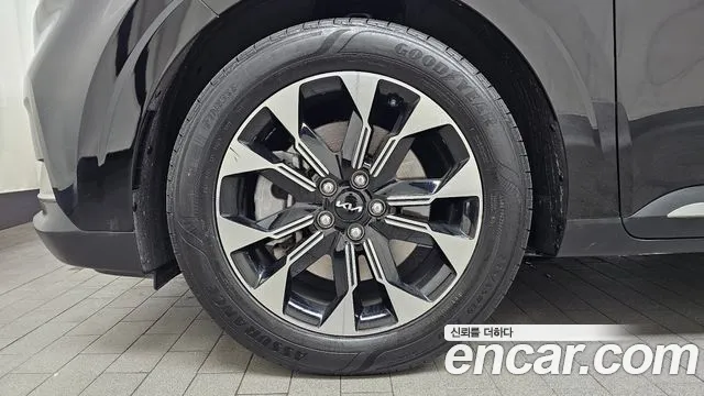 Kia Carnival 2023 thumb 4