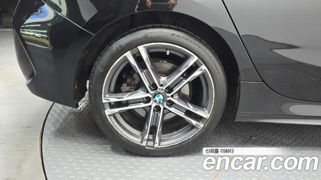 BMW 1-Series 2023 thumb 4