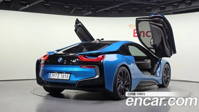 BMW i8 2016 thumb 2