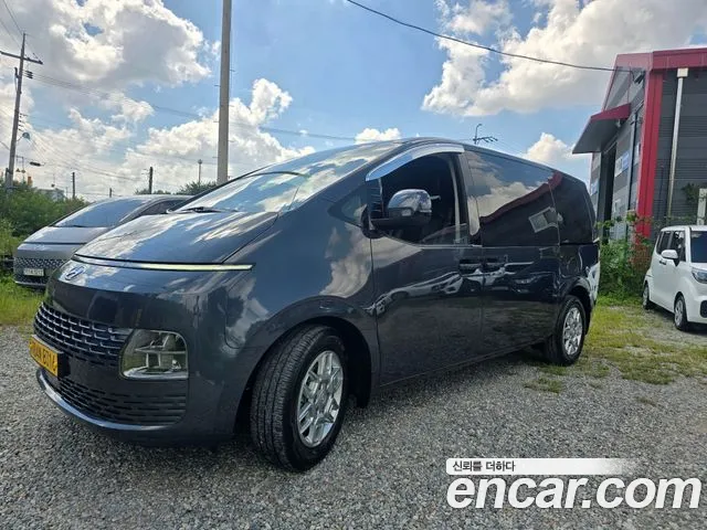 Hyundai Staria 2023 thumb 2