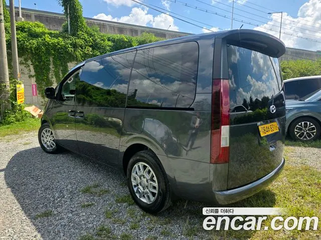 Hyundai Staria 2023 thumb 3
