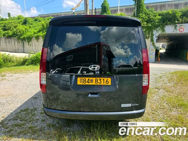 Hyundai Staria 2023 thumb 4