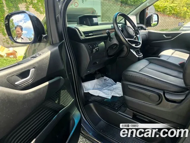 Hyundai Staria 2023 thumb 5