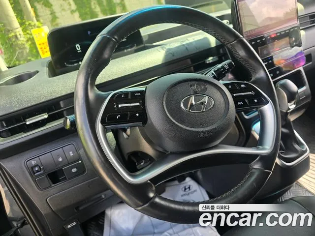 Hyundai Staria 2023 thumb 8