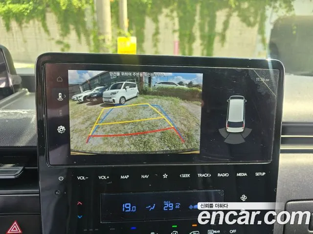 Hyundai Staria 2023 thumb 11