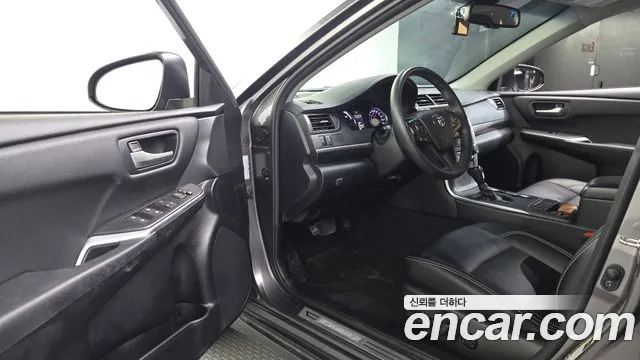 Toyota Camry 2017 thumb 10