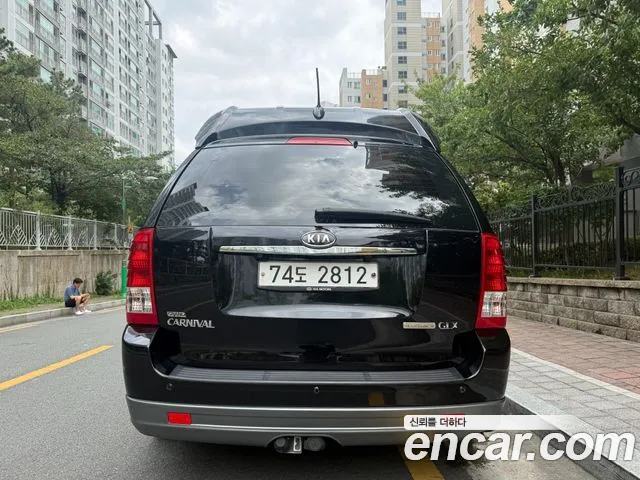 Kia Carnival 2012 thumb 4