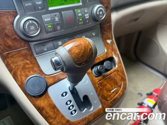 Kia Carnival 2012 thumb 9