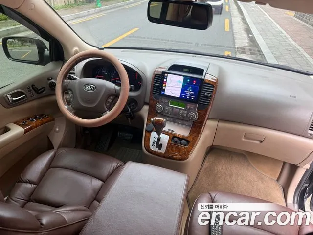 Kia Carnival 2012 thumb 10