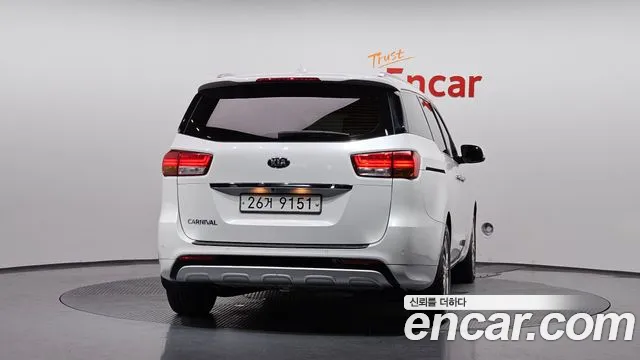 Kia Carnival 2017 thumb 4