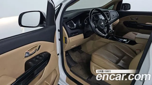 Kia Carnival 2017 thumb 10
