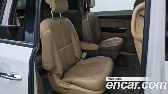 Kia Carnival 2017 thumb 11