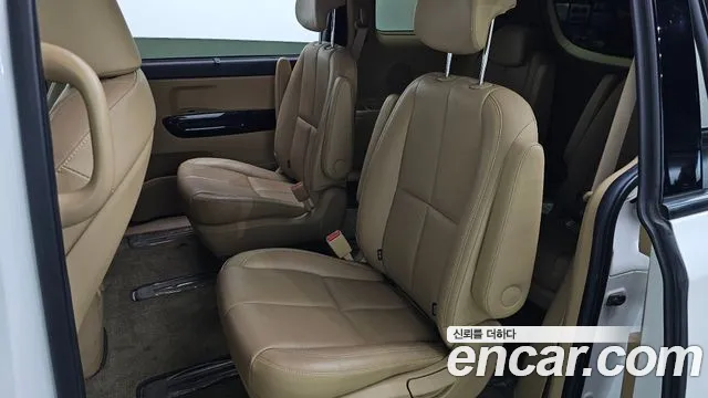 Kia Carnival 2017 thumb 12
