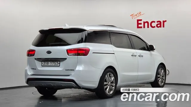Kia Carnival 2017 thumb 2