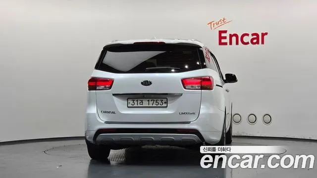 Kia Carnival 2017 thumb 4