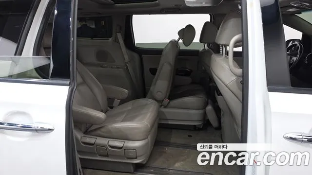 Kia Carnival 2017 thumb 12