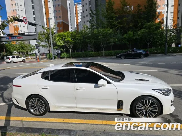 Kia Stinger 2018 thumb 4