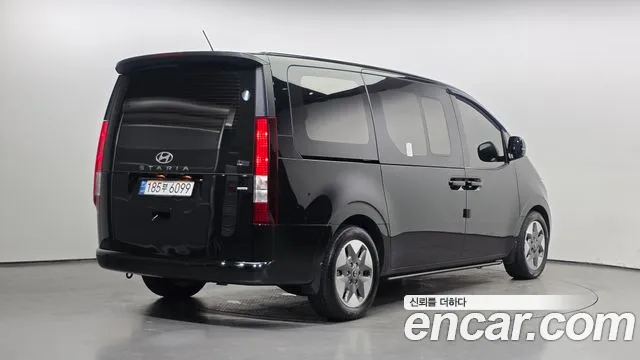 Hyundai Staria 2024 thumb 2